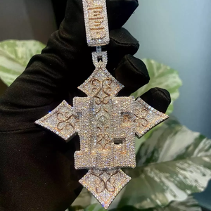 จี้รูปทรงกากบาทประดับตัวเลขแฟนซีแบบกำหนดเอง เงินแท้ 925 ทรงกลม เจียระไนอย่างประณีต สำหรับเป็นของขวัญคริสต์มาส โดย CONCEPTION - Product Image 1