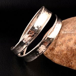 Brazalete de brazo vintage de latón bañado en plata, brazalete de metal martillado, brazalete tribal gitano, joyería para festivales, para venta al por mayor - Product Image 5