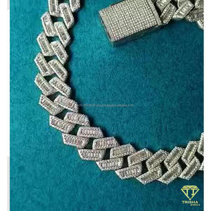Pulsera de Lujo con Corte Baguette de Moissanita y Eslabones Cubanos, con Piedras Simuladas de Diamante VVS y Acabado en Oro Blanco Totalmente Cubierto de Diamantes - Product Image 3