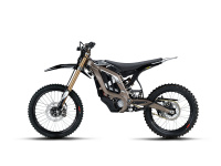 En stock : Surron Light Bee 2 X, nouvelle moto électrique tout-terrain légère de 24 kW de puissance de pointe pour adultes.