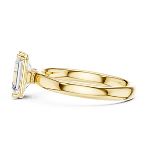 Bague de fiançailles solitaire en or jaune taille émeraude, sertie de quatre griffes, bijou élégant et raffiné pour femme - Product Image 2