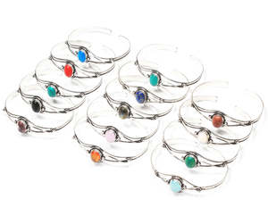 Hermoso Brazalete Hecho a Mano de Latón Plateado para Mujer, Línea Aura, Joyería Boho - Product Image 3