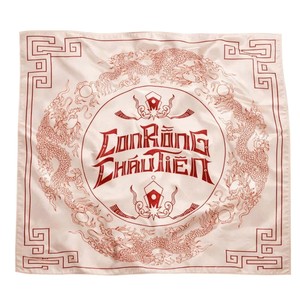 Bufanda con Pluma y Bandera de Vietnam del Consejo del Cáncer, Impresión Digital en Poliéster, Accesorio de Moda Duradero, Diseño Portátil, Uso Promocional - Product Image 3
