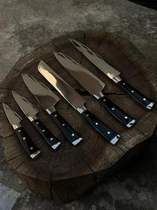 Juego de Cuchillos de Chef Tradicionales con Hojas de Acero Inoxidable y Mangos de Resina en Funda de Cuero de 8-9.9 Pulgadas para Uso con Mano Derecha - Product Image 3