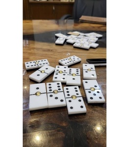 Jeu de dominos en acrylique personnalisé de qualité supérieure, fabriqué à la main avec technique de moulage, design moderne pour les fêtes à thème et le plaisir familial - Product Image 4