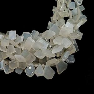 Piedras Preciosas de Piedra Lunar Blanca Natural Facetadas en Forma de Escaleno, Cuentas de Piedra Lunar al por Mayor para la Fabricación de Joyería - Product Image 4