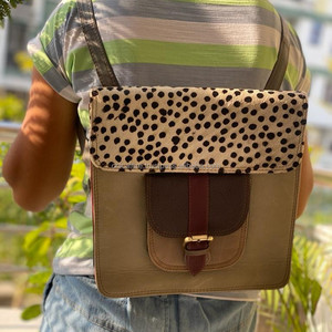 Nouveau sac à bandoulière en cuir recyclé de style occidental de haute qualité pour femmes en cuir de fourrure animale deux en un sac à main et sac à dos - Product Image 3