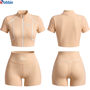 Conjunto Deportivo de 2 Piezas para Mujer, Top Corto de Manga Corta con Cierre y Pantalones Cortos de Cintura Alta, Color Negro Sólido, Secado Rápido, Estilo Deportivo - Product Image 5