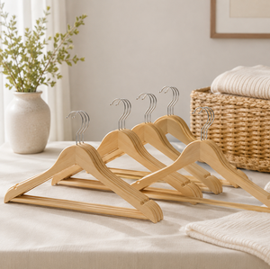 Fabricant en gros de cintres en bois naturel à un seul niveau, personnalisés pour la garde-robe et le salon - Product Image 1