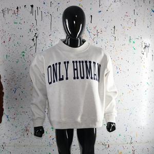 Sudadera ONLY HUMAN con cuello simulado, 450 GSM, nombre personalizado, bordado en aplique, corte holgado, 100% algodón, felpa francesa. - Product Image 5