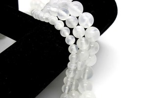 Cuentas de selenita natural lisas y redondas de 10 mm, color blanco, para la fabricación de joyas, manualidades, precio al por mayor, a granel. - Product Image 2