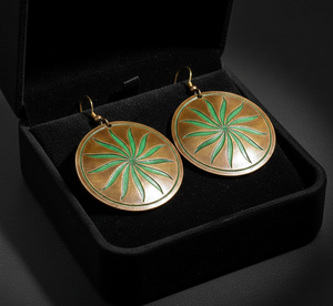 Pendientes artesanales de latón grabado con esmalte amarillo efecto rayos de sol, acabado vintage patinado, seguros para la piel y resistentes al deslustre, para mujer, ideales para fiestas. - Product Image 3