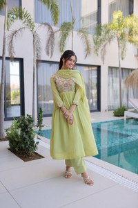 ชุดเดรสยาวสไตล์ชาติพันธุ์สำหรับผู้หญิง ดีไซน์ทันสมัย เหมาะสำหรับคอลเลคชั่นบูติก เทศกาล และโอกาสพิเศษ ราคาดีที่สุด - Product Image 2