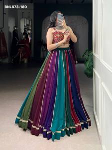 Nouvelle arrivée : Lehenga évasé en Georgette avec bordure multicolore Kali & Gota Patti et travail Gamthi - Blouse en dentelle Cowrie pour femme - Product Image 5