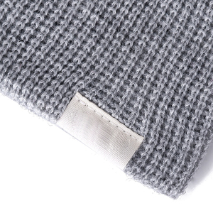 Gorros de punto acanalado personalizados con parche redondo, gorros de invierno cálidos, gorros con logo en blanco, gorros de calavera con dobladillo, gorros acrílicos gris oscuro al por mayor - Product Image 6