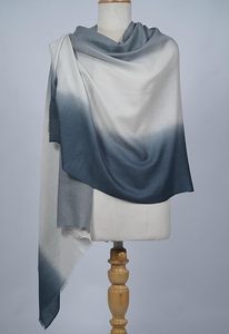 Écharpe de luxe pour femme en cachemire et laine fine VIC, ombrée 3 tons, respirante, taille 70x200cm, pour usage quotidien/hiver en extérieur - Product Image 4