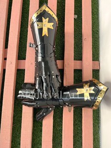 ถุงมืออัศวินยุคกลาง เหล็กดำ ชุบทอง ลายดาว ของสะสมงานศิลปะ - Product Image 4