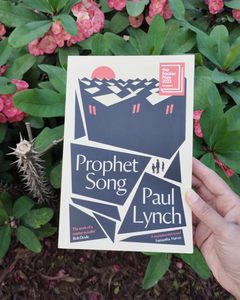 Canto del Profeta di Paul Lynch, libro in brossura bestseller per adulti - Product Image 3