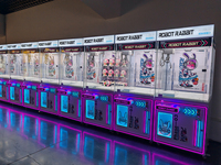 Dernier modèle de machine à attraper les poupées commerciale, jeu d'arcade d'intérieur, machine à griffes transparente, machine à griffes, distributeur automatique
