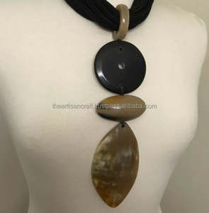 Collar de cuerno natural ecológico hecho a mano, colgante de estilo Tribal único personalizable para hombres y mujeres, joyería étnica Bohemia, declaración - Product Image 1