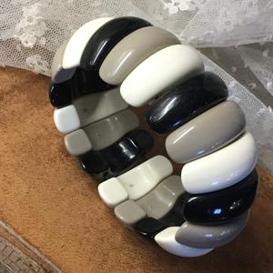 Branded Customized Top Quality Handcrafted Customized Color Resin Fashion Jewelry Strand <b>Bracelet</b> for Women From India. - Product Image 1