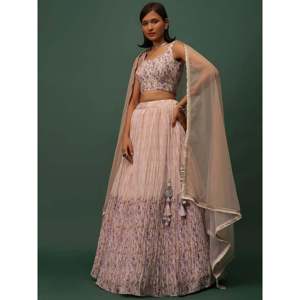 Conjunto de Lehenga Choli de Georgette para Boda con Precioso Estampado Floral Color Durazno y Dupatta - Product Image 5