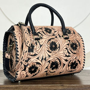 Sac à bandoulière en cuir de vachette sculpté à la main Rosabella, motif floral gravé, sac de voyage vintage élégant, sac de week-end rapide - Product Image 5