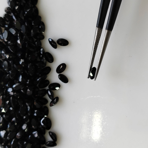 พลอยแบล็คออนิกซ์ธรรมชาติจากเรดเมาน์เทนเจมส์ รูปทรงวงรีขนาด 5x3 มม. คุณภาพดีที่สุด สำหรับทำเครื่องประดับ - Product Image 2