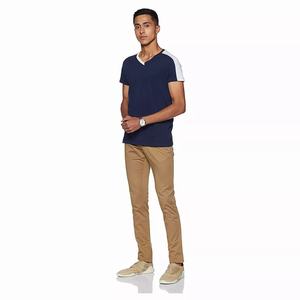 Camiseta de Manga Corta con Cuello en V para Hombre, Azul Marino con Ribete en Contraste Blanco, Corte Regular, Camisa Casual de Algodón Tejido - Product Image 2