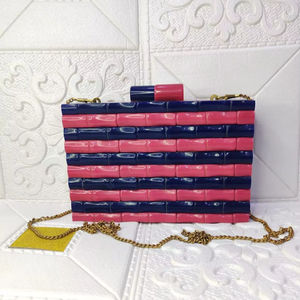 Caja de Resina Ecológica Hecha a Mano para Decoración de Fiestas y Bodas - Product Image 1