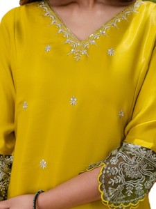 Salwar Kameez en Mélange de Soie Jaune RN avec Dupatta Vert – Tenue Traditionnelle Indienne et Pakistanaise pour Femme, Coupe Droite, Longueur Genou, Prête à Porter - Product Image 4