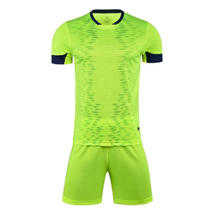Ensemble de maillots de football personnalisés pour hommes, femmes et jeunes – Tenue de sport tendance 2026 pour équipes de football avec impression par sublimation - Product Image 2