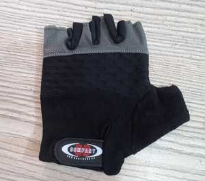 Gants de sport Geo Brothers, demi-doigts, respirants, anti-transpiration, adhérence légère, vinyle de haute qualité, personnalisables, fitness - Product Image 1