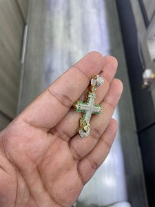 Pendentif Croix Personnalisé Sertie de Diamants Moissanite VVS, en Alliage Plaqué Or, Breloque Religieuse, Cadeau Unisexe, Bijoux Hip Hop - Product Image 4
