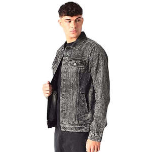 Blouson universitaire en jean noir DENIMGUYS pour hommes, style vintage streetwear, impression personnalisée par décoloration, coque en cuir véritable, vente en gros - Product Image 4