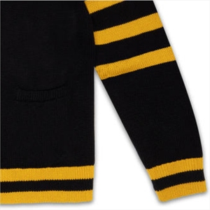 Logos brodés de qualité supérieure sur des pulls à col en V pour les sororités/fraternités/écoles/collèges/universités, logos sur des cardigans - Product Image 3