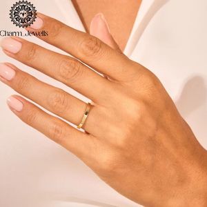 Bague de fiançailles minimaliste en or plaqué moissanite, certifiée IGI, design simple unisexe pour fiançailles - Product Image 6