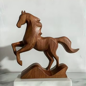 Statue de cheval en bois sculpté décorative pour centre de table, idéale pour la décoration de salons de luxe, bureaux et étagères - Product Image 1