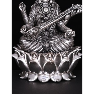 Petite Statue en Laiton Superfin de 6 Pouces de Devi Saraswati Assis sur Lotus Sculpture Plaquée Argent - Product Image 1
