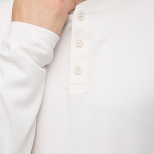 Camisa Henley de nuevo stock con acabado suave y corte relajado para atuendos casuales, camisa Henley ligera - Product Image 6