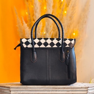 Bolso tote de cuero genuino para mujer, diseño de lujo con patrón a cuadros en blanco y negro, gran capacidad, color sólido, a la moda. - Product Image 2