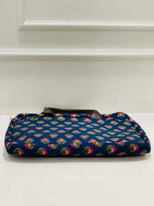 Sac à ordinateur portable pour femme moderne, imprimé jaipuri exclusif, bleu Butti - Product Image 5