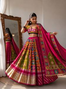 Ensemble Lehenga Choli Spécial Navratri en Mousseline Rose Moderne et Faux Georgette de Rayonne Lourde, avec Broderie Miroir Véritable et Dupatta à Imprimé Numérique, pour l'Été - Product Image 5