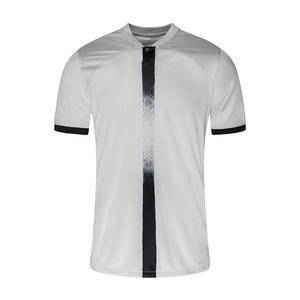 Maillot de football professionnel respirant, conçu pour les matchs d'équipe, les entraînements et les séances de sport. - Product Image 1