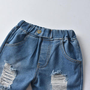 Jeans déchirés pour garçons, mode enfantine, qualité supérieure, vente en gros d'usine, 100% coton, coupe ample, grandes tailles, denim délavé clair - Product Image 2