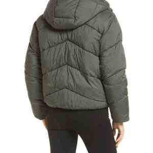 Veste d'hiver matelassée à capuche pour femme, personnalisée, chaude, oversize, résistante à l'eau, courte, style doudoune, vente en gros - Product Image 4