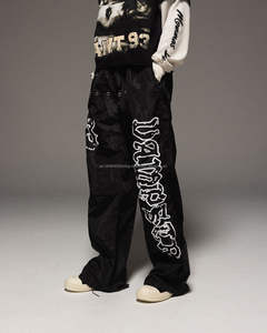 กางเกงผ้าไนลอนสำหรับผู้ชายกางเกงกันลมพิมพ์ลายสกรีนผ้าไหมโพลีเอสเตอร์ระบายอากาศน้ำหนักเบาป้องกันรอยยับ - Product Image 4