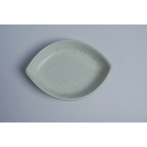 Plat de service en céramique de style Japandi, sans BPA, compatible lave-vaisselle et micro-ondes - Product Image 1