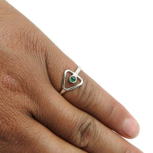 Bague en onyx vert naturel sertie d'argent sterling 925, bijou bohème tendance en argent estampillé avec pierre ronde - Product Image 2