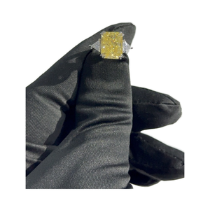 Bague de fiançailles et de mariage de luxe pour femme en or massif 14 carats avec diamant central taille poire, diamants latéraux et perle d'eau douce - Product Image 1